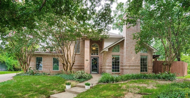 view of front facade with a front lawn