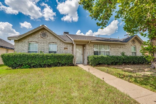 ranch-style home with a front yard