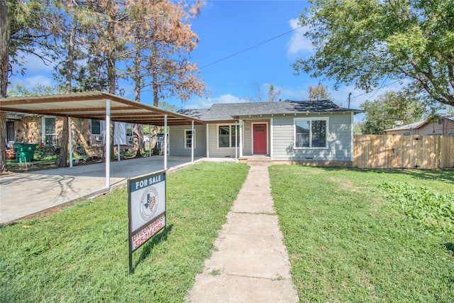 view of front of house featuring a front yard