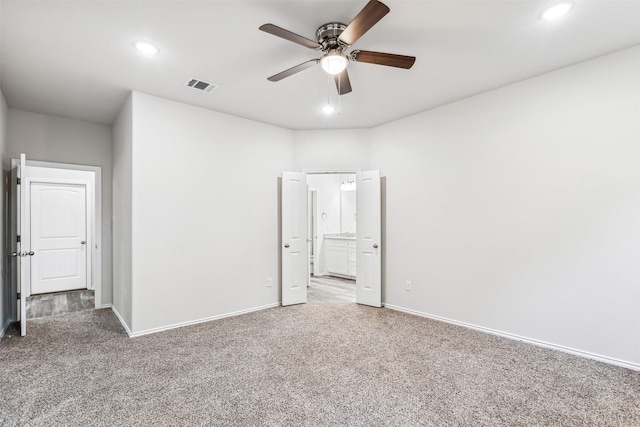 carpeted empty room featuring ceiling fan