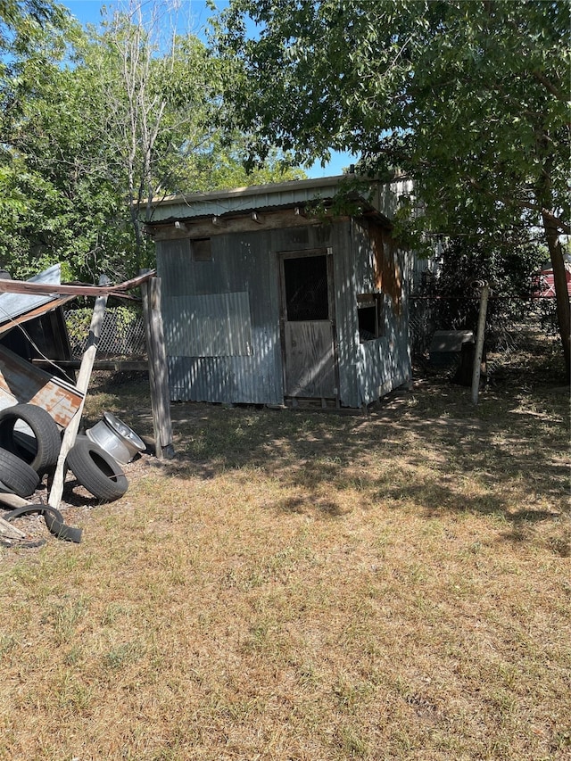 view of outdoor structure featuring a yard