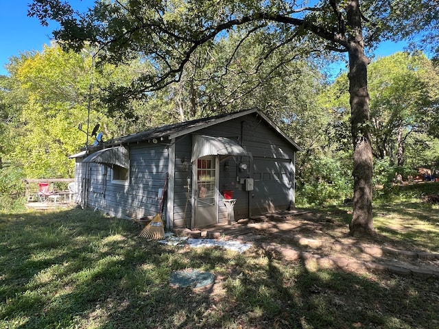 view of outdoor structure featuring a yard