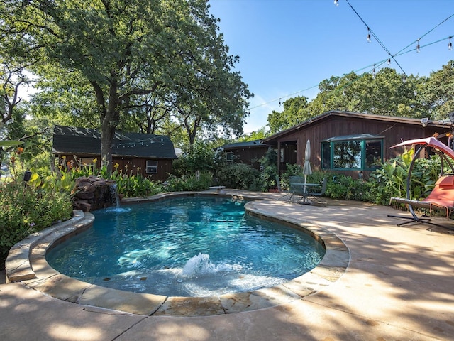 view of pool featuring a patio area and pool water feature