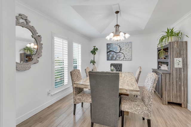 dining area featuring an inviting chandelier, crown molding, and light hardwood / wood-style floors