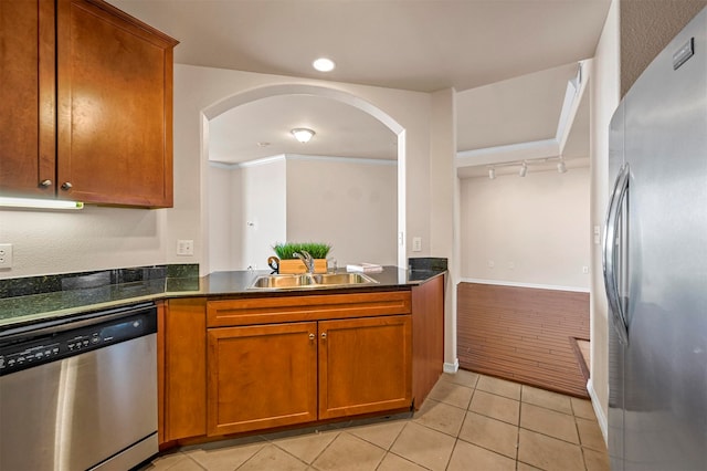 kitchen with appliances with stainless steel finishes, sink, light hardwood / wood-style flooring, and crown molding