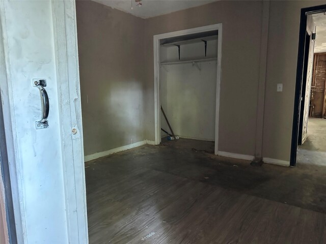 unfurnished bedroom with hardwood / wood-style flooring and a closet