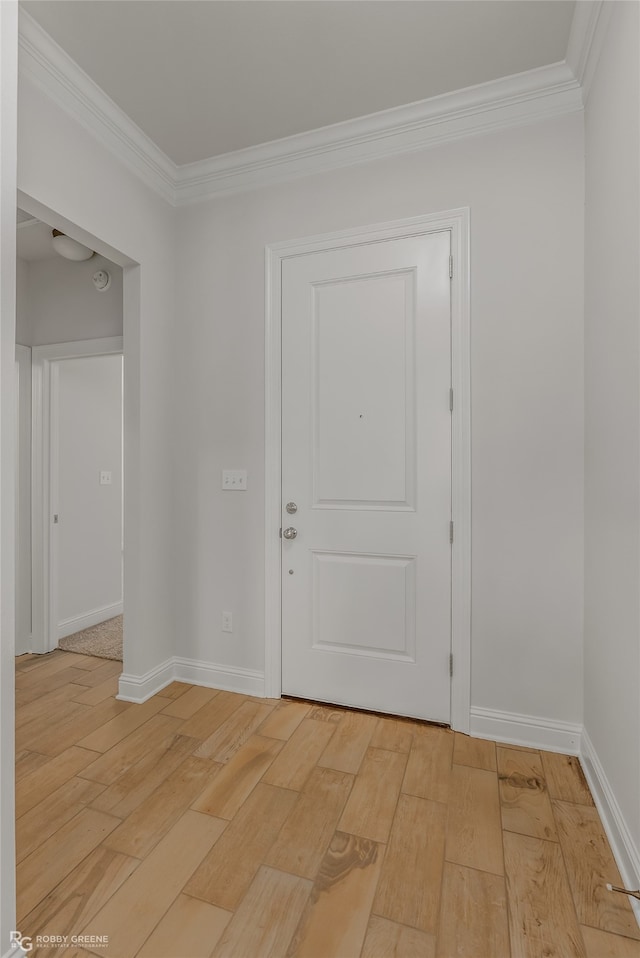 foyer entrance featuring light wood-type flooring and crown molding