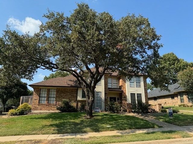 view of front of house featuring a front yard