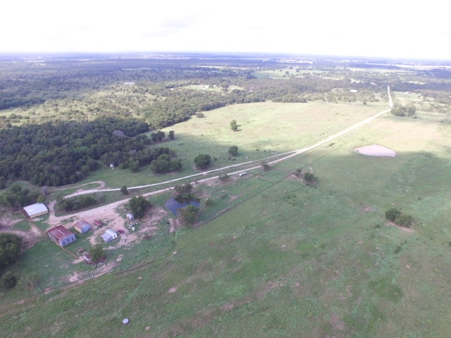 Listing photo 2 for 15000 County Road 3140, Kerens TX 75144