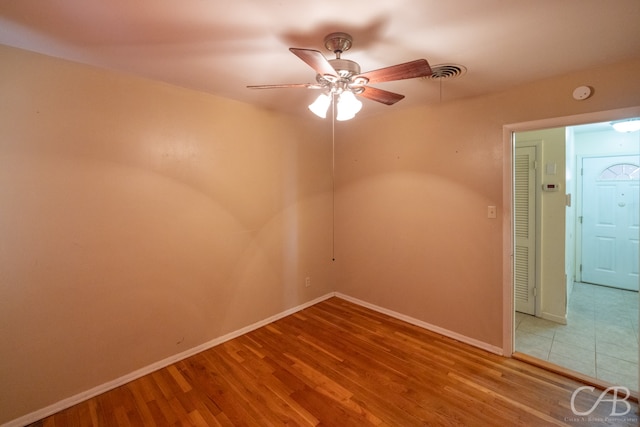 empty room featuring light wood-type flooring and ceiling fan