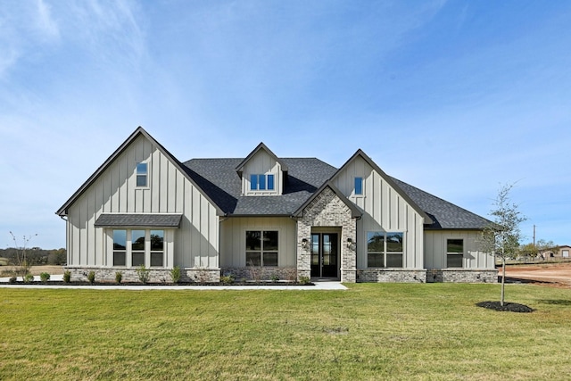 modern inspired farmhouse featuring a front lawn