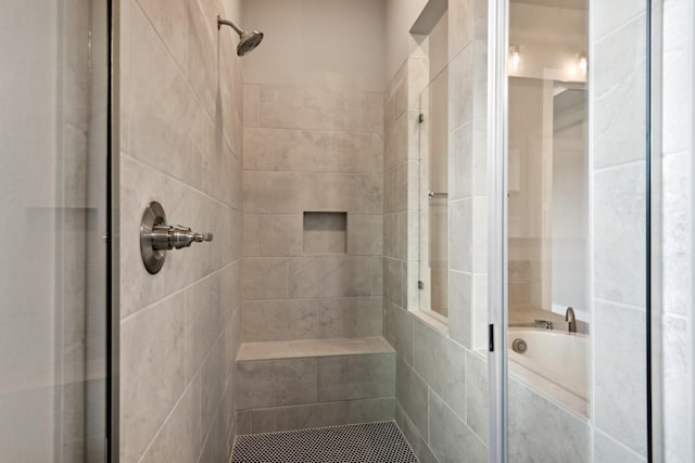 bathroom featuring tiled shower