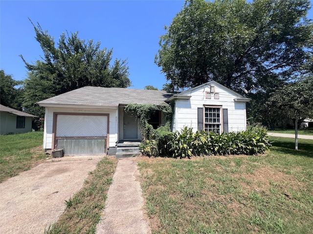 single story home with a front yard