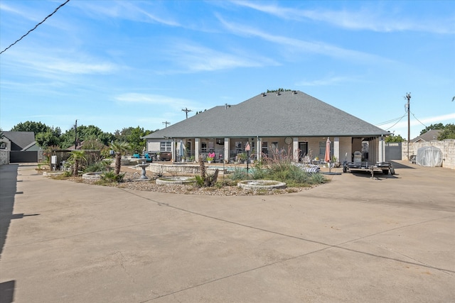 view of front of property