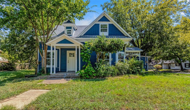 view of front of home featuring a front lawn