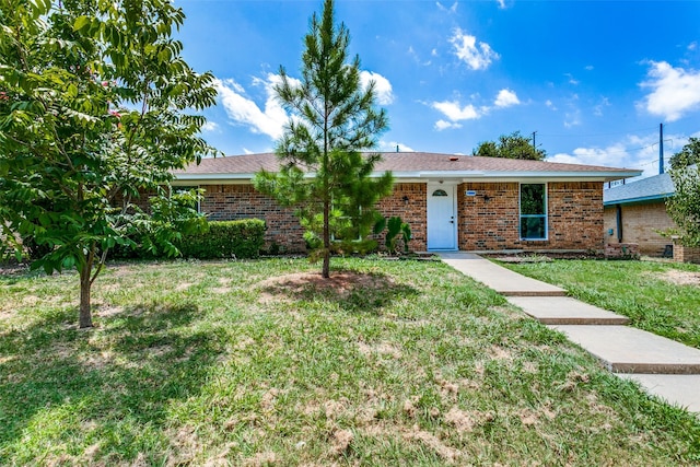 ranch-style house featuring a front lawn