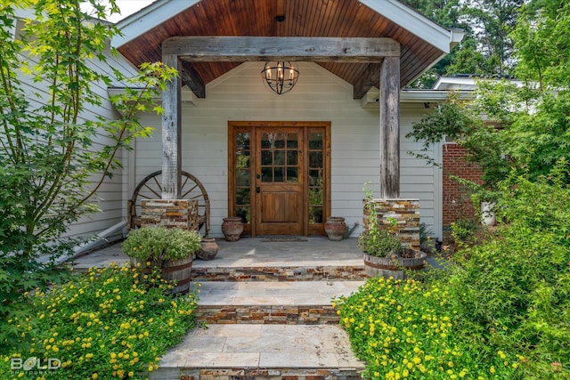 entrance to property featuring covered porch