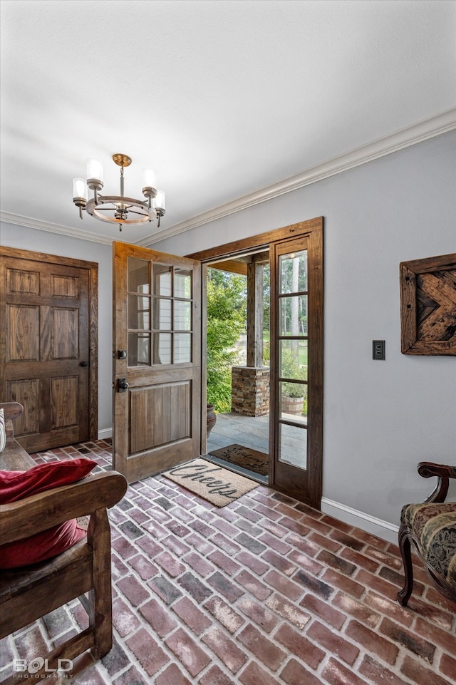 foyer featuring crown molding and a chandelier