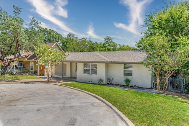 single story home featuring a front lawn