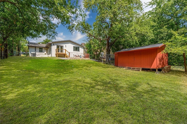 view of yard with a storage shed