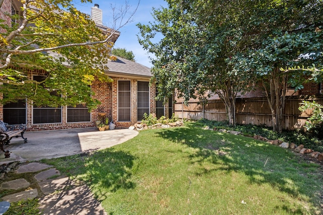 view of yard featuring a patio area