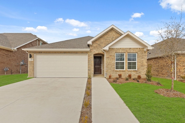 view of front facade featuring a garage and a front yard