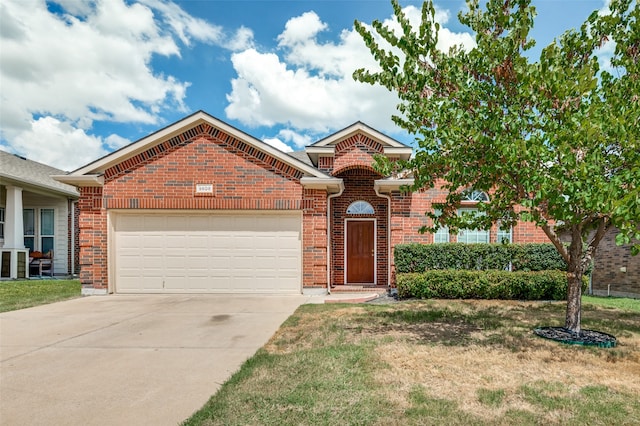 view of front of property featuring a garage and a front yard