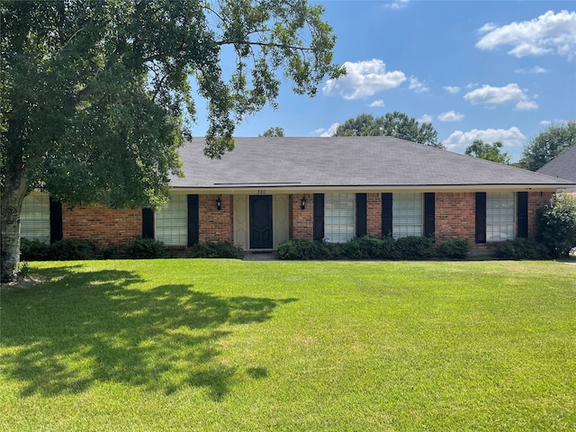 single story home featuring a front yard