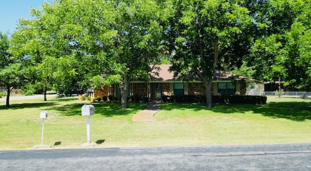 view of front facade with a front yard