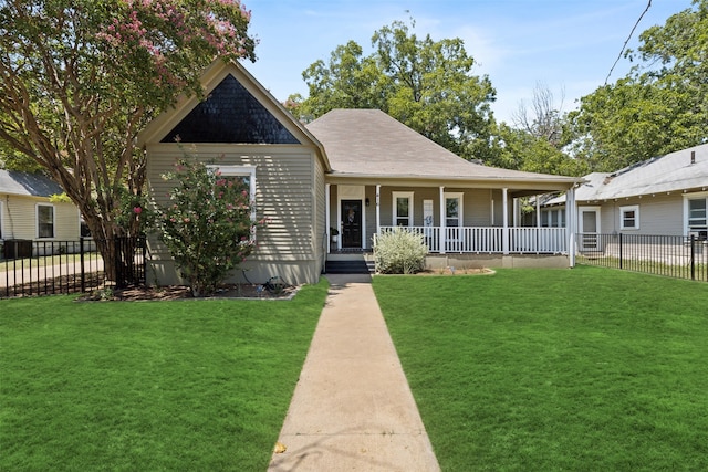 view of front of property featuring a front yard and covered porch