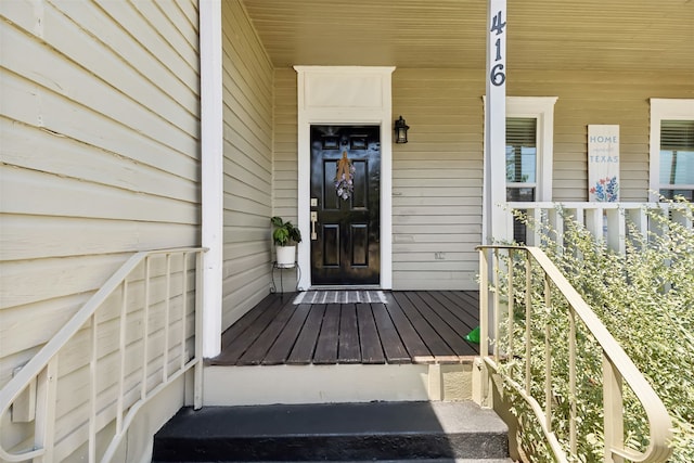 entrance to property featuring covered porch