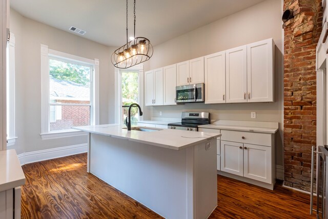607 N Dallas St, Ennis, TX 75119 - kitchen with white cabinets, a sink, appliances with stainless steel finishes, and dark wood-style flooring
