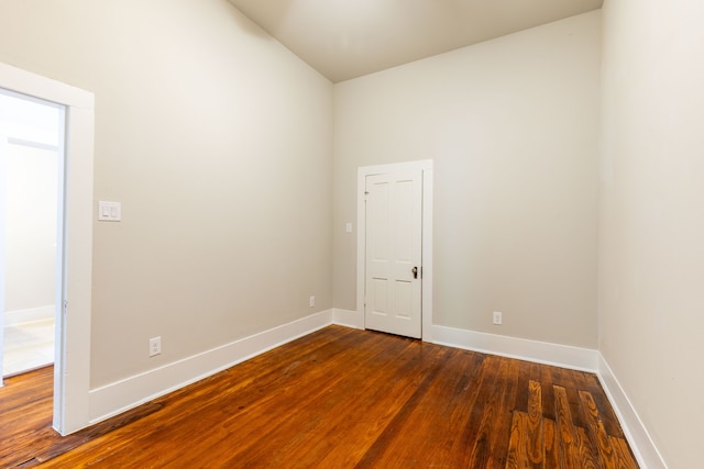 607 N Dallas St, Ennis, TX 75119 - empty room featuring lofted ceiling, baseboards, and dark wood-style flooring