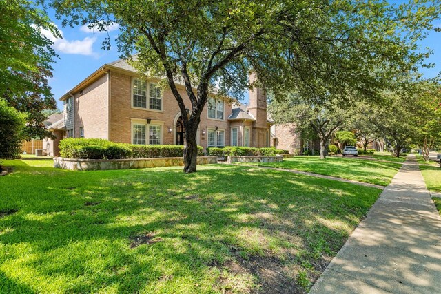 view of front of property with a front yard