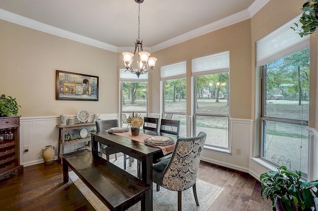 dining area featuring a notable chandelier, dark hardwood / wood-style floors, and crown molding