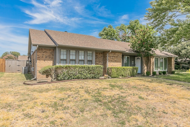 single story home featuring a front lawn