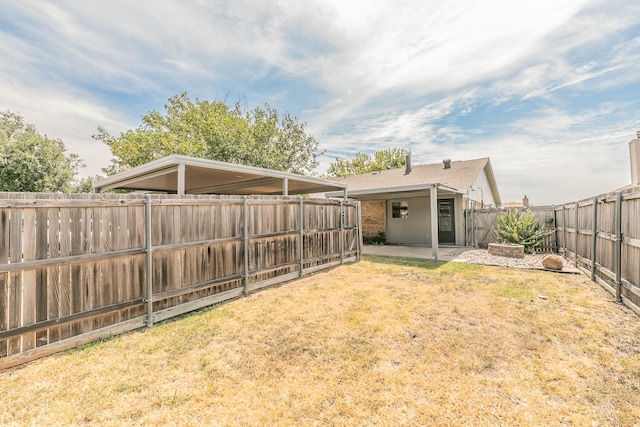 view of yard featuring a patio area