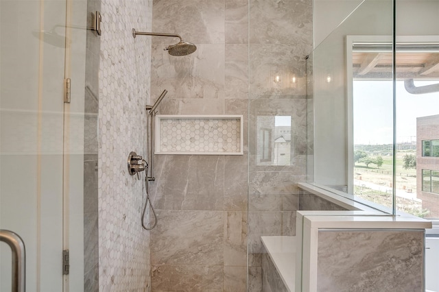 bathroom featuring tiled shower