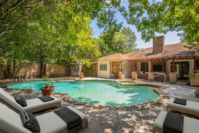 view of swimming pool with a jacuzzi and a patio area