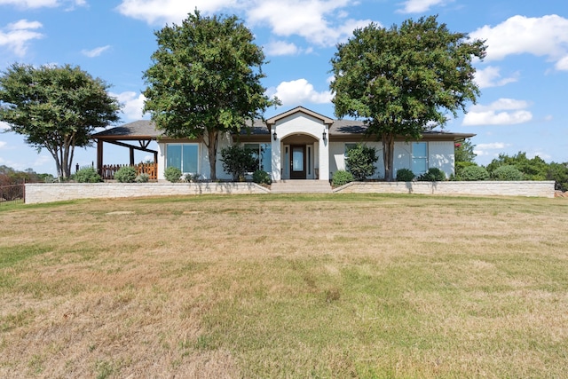 view of front of house featuring a front yard