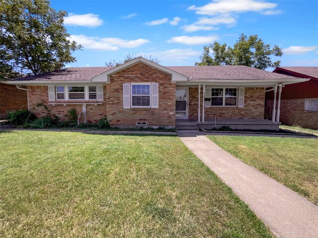 ranch-style home featuring a front lawn