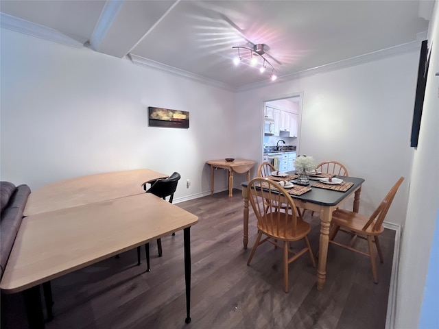 dining space with ornamental molding, dark hardwood / wood-style flooring, sink, and a chandelier