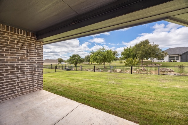 view of yard featuring a patio area