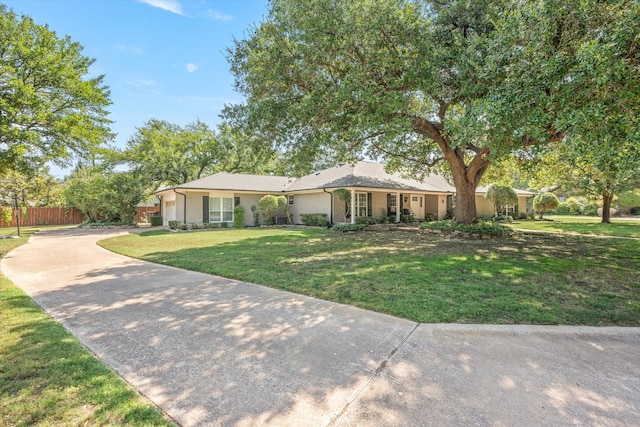 single story home with a front yard