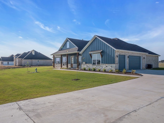 craftsman-style house featuring a garage, a front yard, and cooling unit