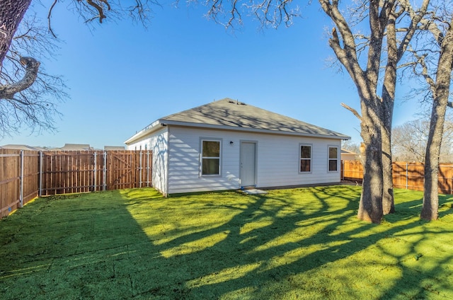 back of house featuring a yard