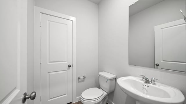 bathroom featuring toilet and sink