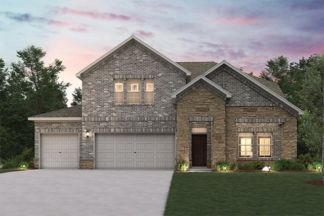 view of front facade featuring a yard and a garage