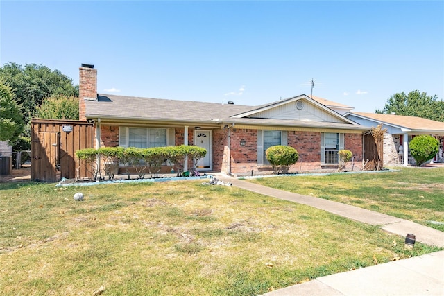 ranch-style home featuring a front lawn