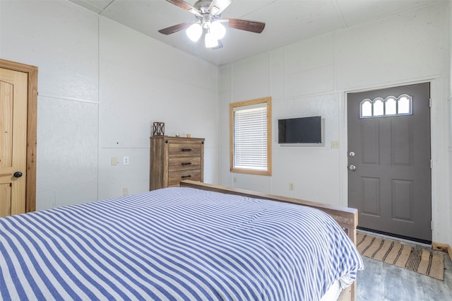 bedroom with ceiling fan